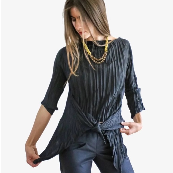 Carol Young Undesigned PleatedSquare Top - Picture 3 of 9